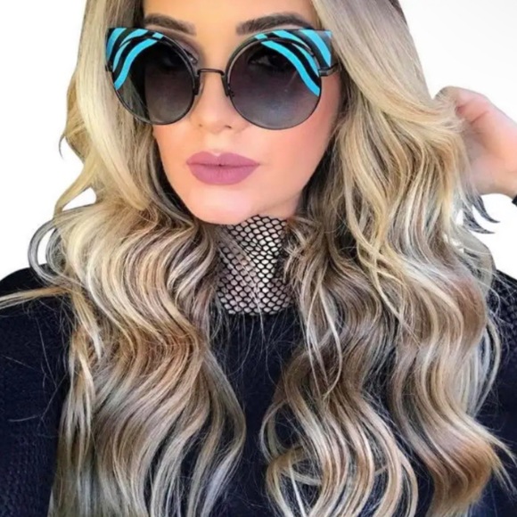 $695 Fendi Cutout Cat Eye Sunglasses Blue + Black Bold Stripes Italy Case NWT - Picture 3 of 16